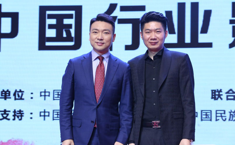 康輝和楊立成董事長合影