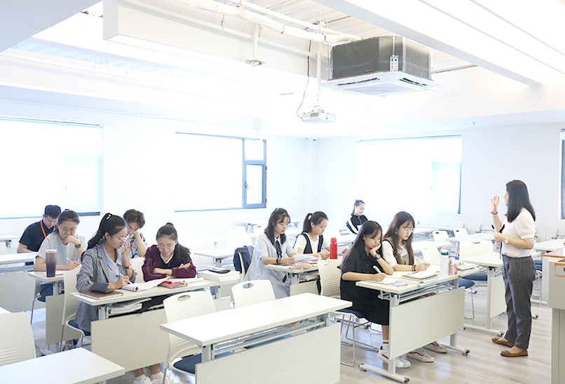 舞蹈集訓(xùn)文化課英語課堂