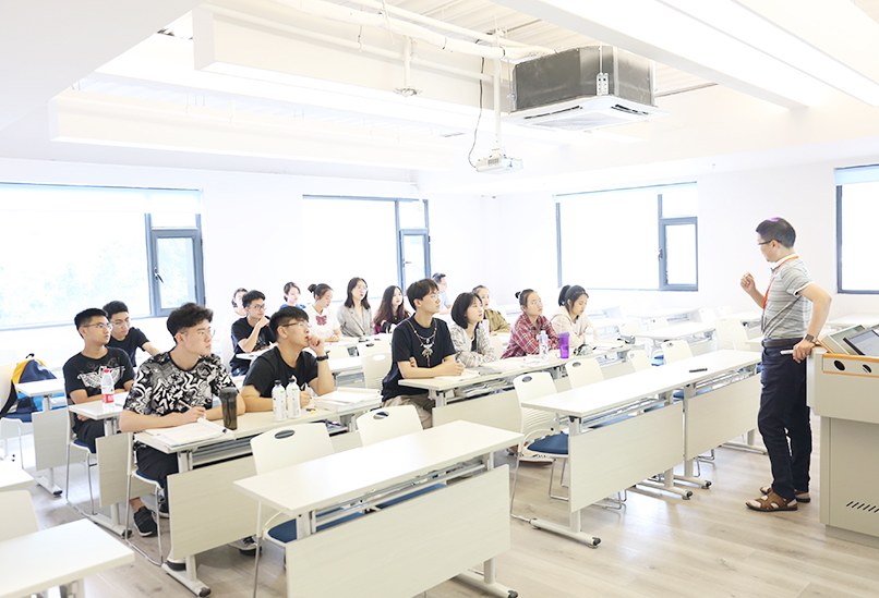 高考舞蹈培訓(xùn)文化課語文課堂